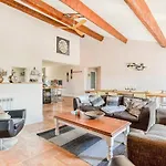 Maison Dix ベッド・アンド・ブレックファスト 4*