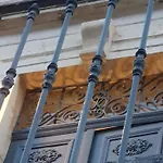 Maison Dix Bed & Breakfast 4*