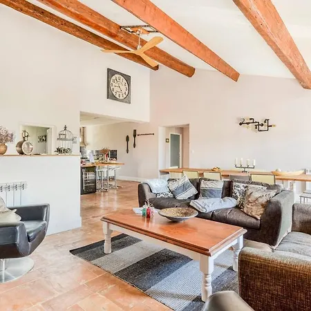 Maison Dix Bed and Breakfast 4*