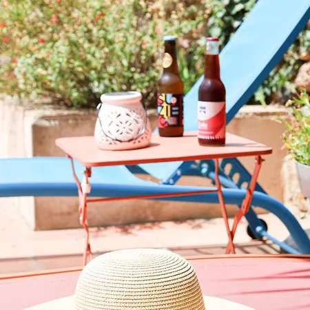 Maison Dix Bed & Breakfast 4*