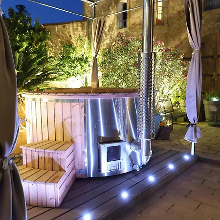 Maison Dix 4*