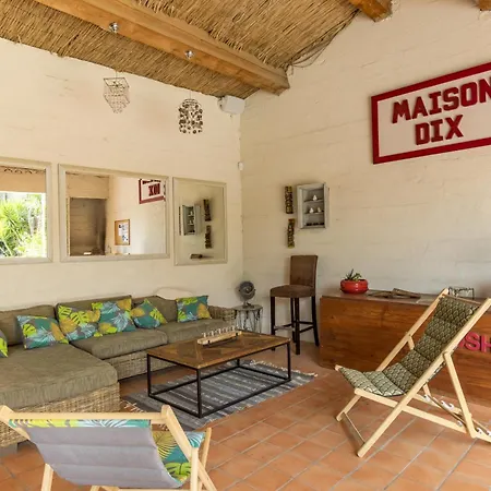 Maison Dix Neffies