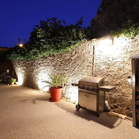 Maison Dix 4*