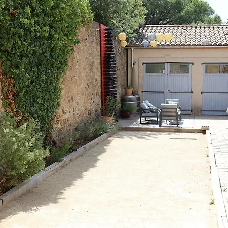 Maison Dix Bed and Breakfast 4*