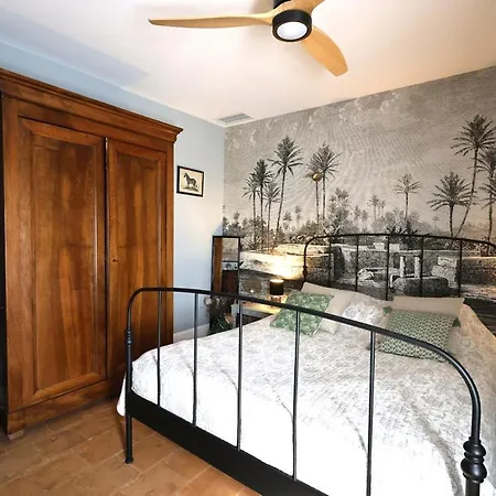Maison Dix Bed & Breakfast