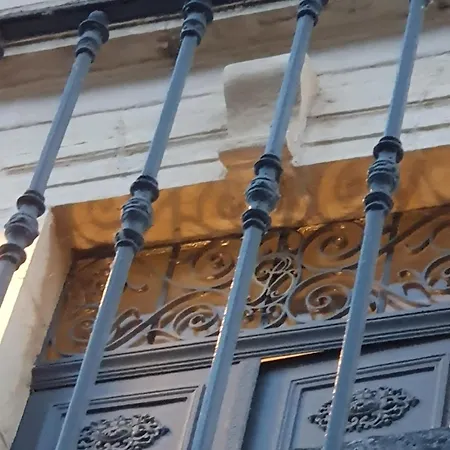 Maison Dix Bed & Breakfast 4*