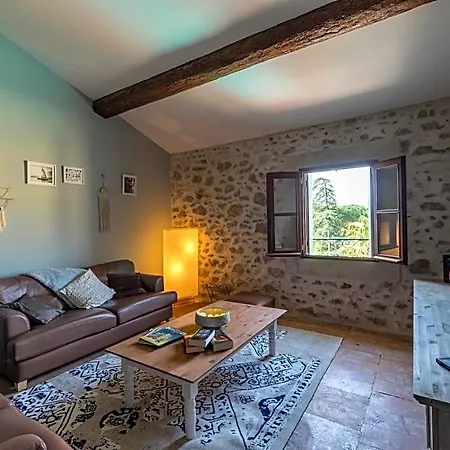 Maison Dix Bed and Breakfast