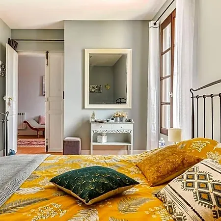 Maison Dix Bed and Breakfast Neffies