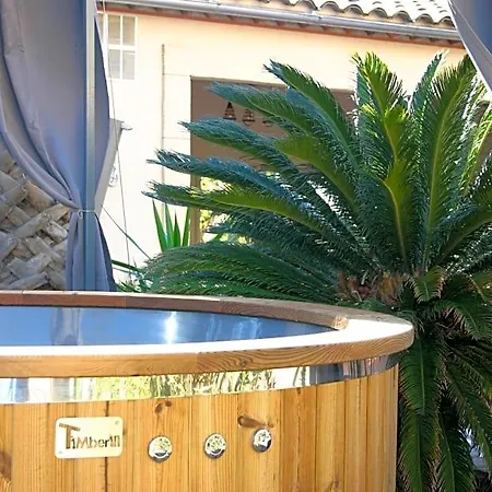Maison Dix 4* Neffies