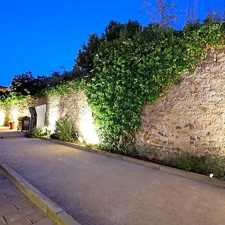 Maison Dix Bed and Breakfast 4*