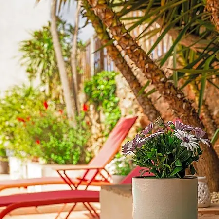 Bed and Breakfast Maison Dix 4*